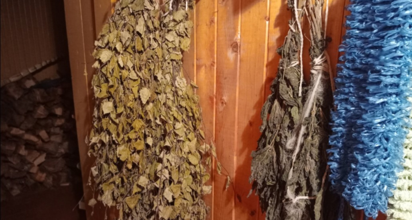 Узнал про деревенский метод укладки дров - теперь баня топится сама: каждые 40 минут не бегаю