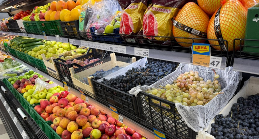 Кассир из "Пятерочки" объяснила, почему именно они взвешивают товар: на это есть 2 веские причины