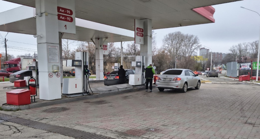 Почему не стоит заправлять бак машины «под завязку» - запомните раз и на всю жизнь