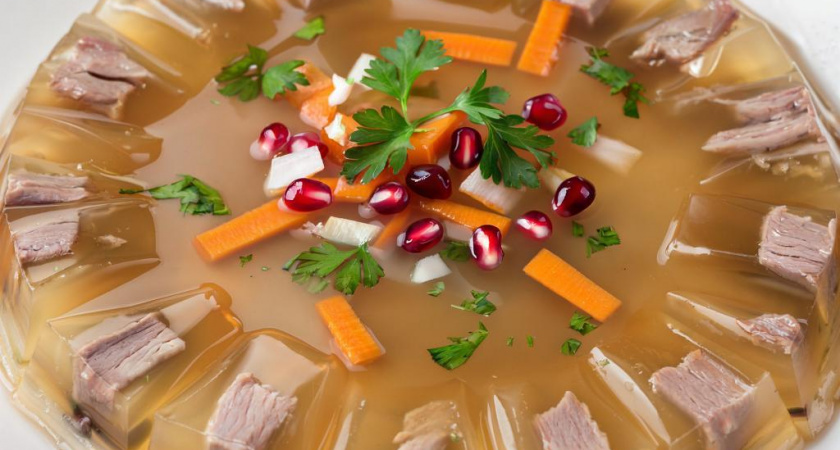 Готовлю холодец на 3 литра всего за 350 рублей. Делюсь хитростью, чтобы он всегда был прозрачным и вкусным
