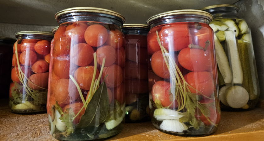 Чтобы крышки не ржавели в погребе: 2 простых способа, о которых забывают даже опытные хозяйки