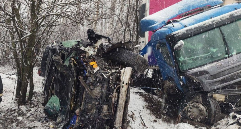 Два человека погибли в крупном ДТП в Советском районе