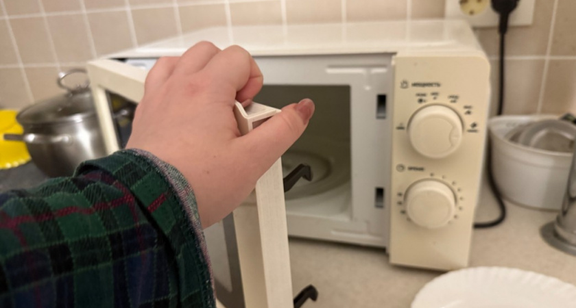 Отмываю микроволновку за 5 минут - даже гель для посуды не нужен. Гениальный лайфхак для ленивой хозяйки