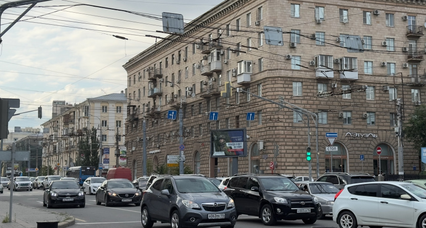 В ГАИ поставили точку в вопросе - что делать, если уже пересекли стоп-линию и загорелся красный сигнал светофора