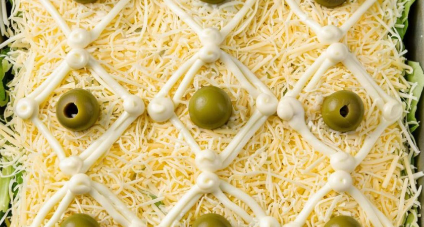 Салат, который покорил меня в гостях у свекрови: улучшила его своей заправкой - готовлю на все праздники