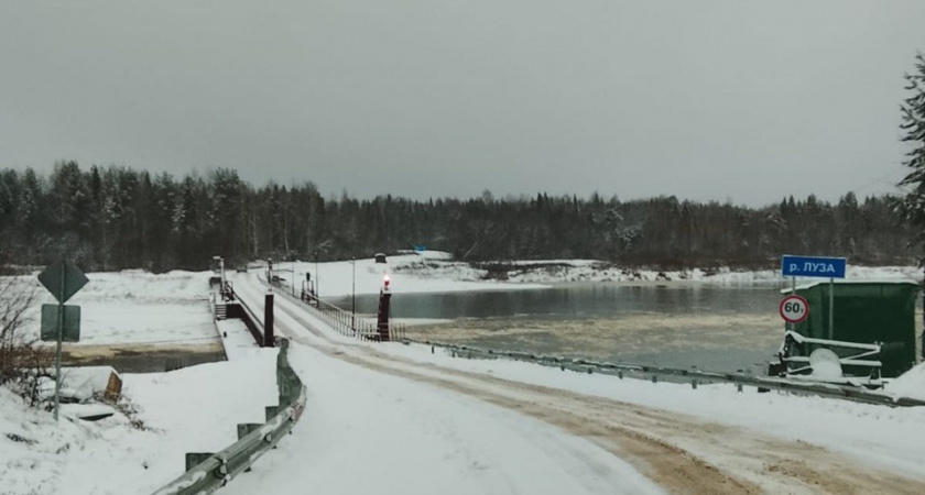 Шуга не смогла помешать движению по мосту на северо-западе Кировской области