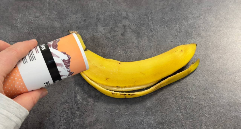 Банановую кожуру посыпаю солью — не нарадуюсь своей смекалке: лучший лайфхак для лентяев