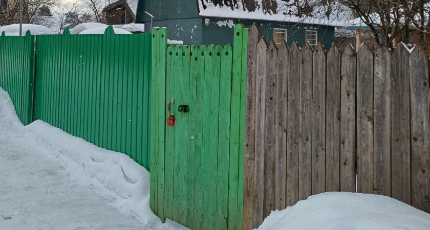 Секрет забора на 100 лет: как наши деды ставили столбы, которые не гниют и стоят до сих пор