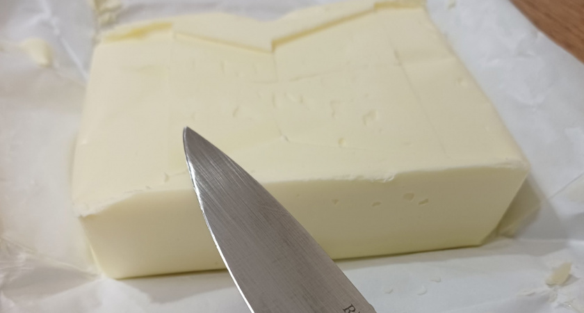 Беру фонарик и иду в магазин: с его помощью нахожу настоящее сливочное масло