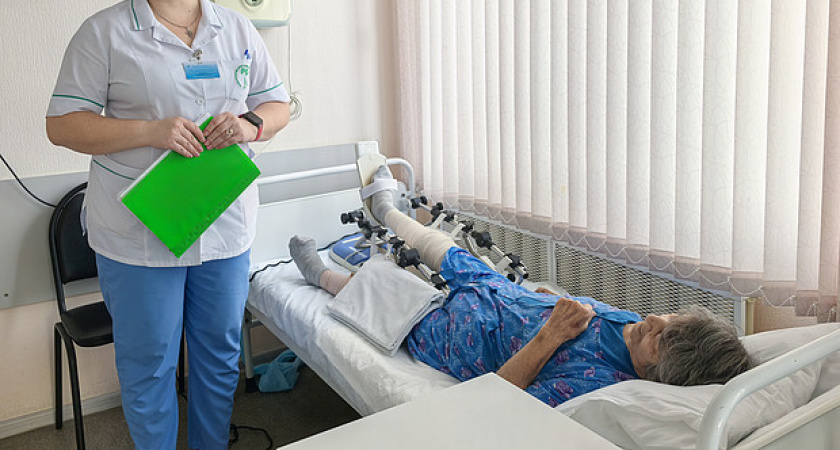 91-летняя кировчанка встала на ноги за сутки после перелома шейки бедра