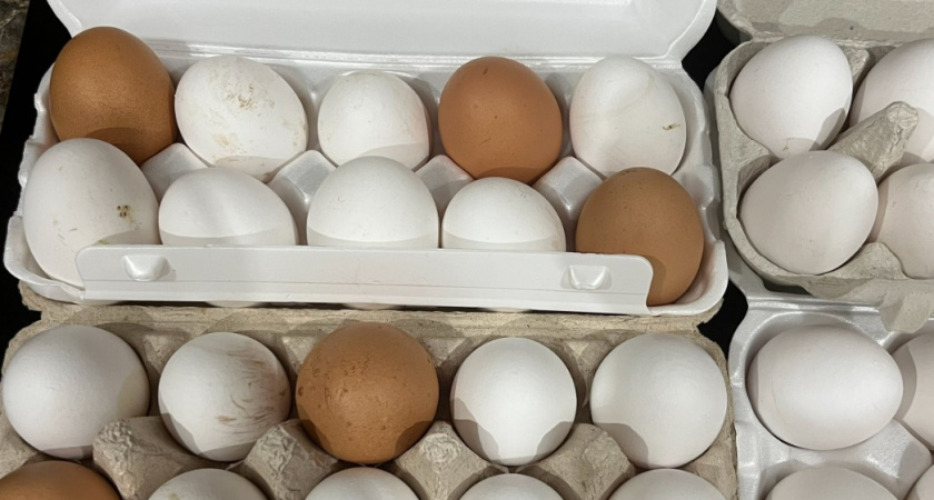 Такие яйца не беру даже по скидке - и никому не посоветую: вот как правильно выбирать