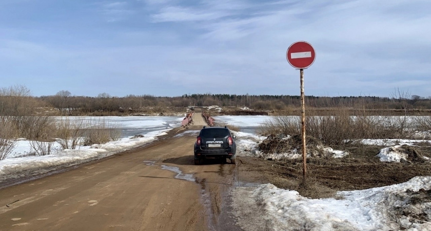 Ледостав может повредить 20 переправ через реки в Кировской области