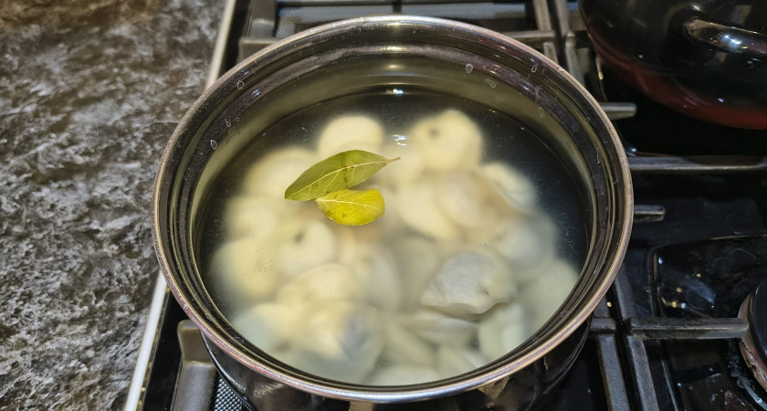 Заменила в пельменях всего один продукт - и вкус изменился до неузнаваемости: даже сама удивилась, что так вкусно вышло