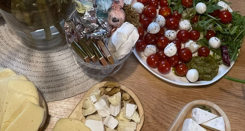 Эпоха застолий подошла к концу: почему не стоит приглашать гостей к себе домой