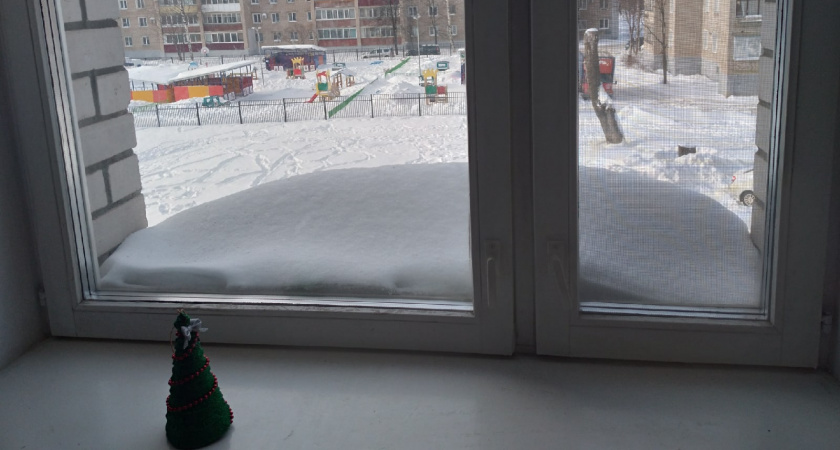 Холод тянет от окна? Простое решение без замены стеклопакета — понадобится только одна бюджетная "вещь"