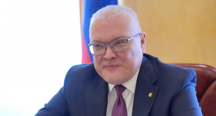 Александр Соколов поздравил кировских мам с праздником 