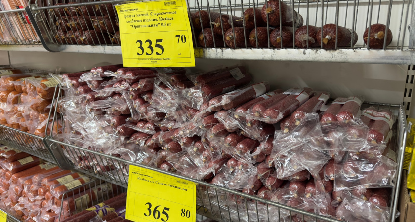 20 лет разбираю продукты под микроскопом: теперь знаю, что на самом деле лежит внутри премиум сырокопчёной колбасы