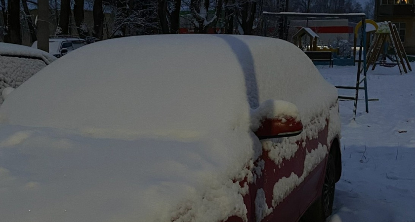 Нужно ли очищать снег с крыши автомобиля - запомните раз и на всю жизнь