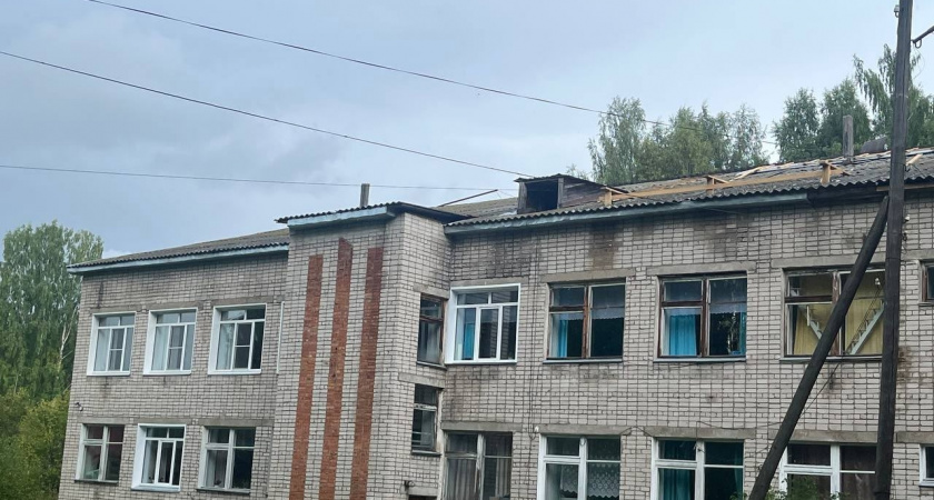 В Котельничском районе починили крышу образовательной школы