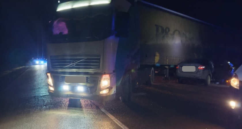 Под Вятскими Полянами водитель Lada Granta попал в ДТП с фурой и не выжил