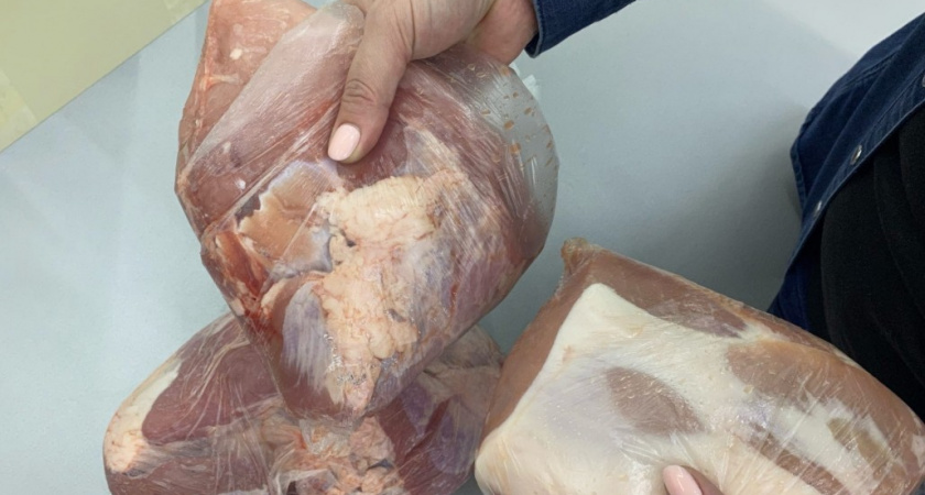 Увидела это на мясе - сразу в мусорку: самый главный признак испорченной заморозки - запомните раз и на всю жизнь