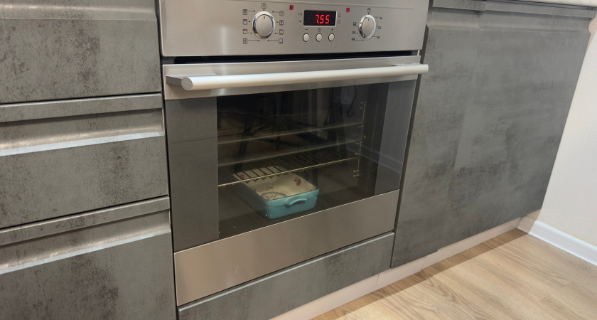 Стал оставлять дверцу духовки приоткрытой после выпекания: работает хоть с выпечкой, хоть с мясом