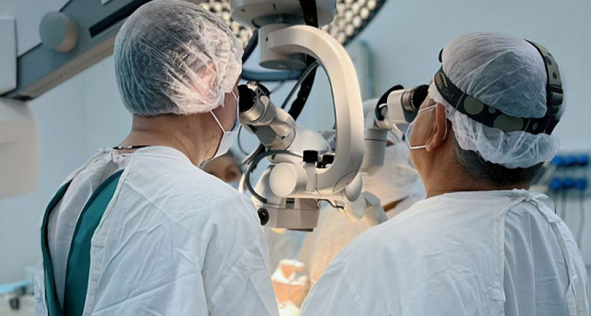 Кировские врачи сделали операцию на позвоночнике девочки после ДТП