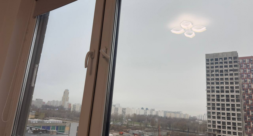 Что делать, если ручка на пластиковом окне не закрывается до вертикального положения: регулировка за 2 минуты