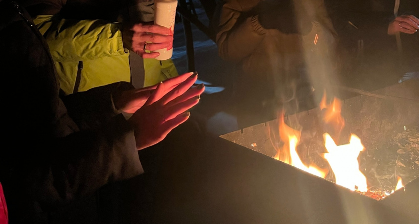 Разжигает даже сырые дрова с первого раза: «дедовский» рецепт, который не подведёт в любую погоду