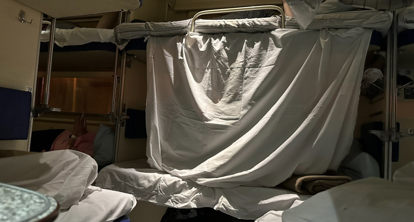 Признания проводницы РЖД: за занавесками в плацкарте охи-вздохи, и каждый рейс у пассажиров что-нибудь пропадает 