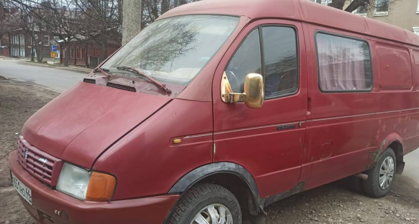 Что делать, если вы открыли дверь и нечаянно задели соседнюю машину. Как быть? Ответ автоюриста