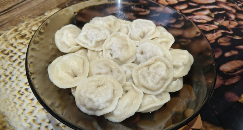 Сначала это, а уже потом лук: вот как приготовить идеальные пельмешки - шеф-повар раскрыл секрет 
