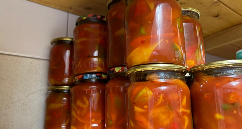 Сосед построил бетонный погреб за 5000 рублей из старых покрышек. Метод шиномонтажника, который оставил без заказов строительные фирмы