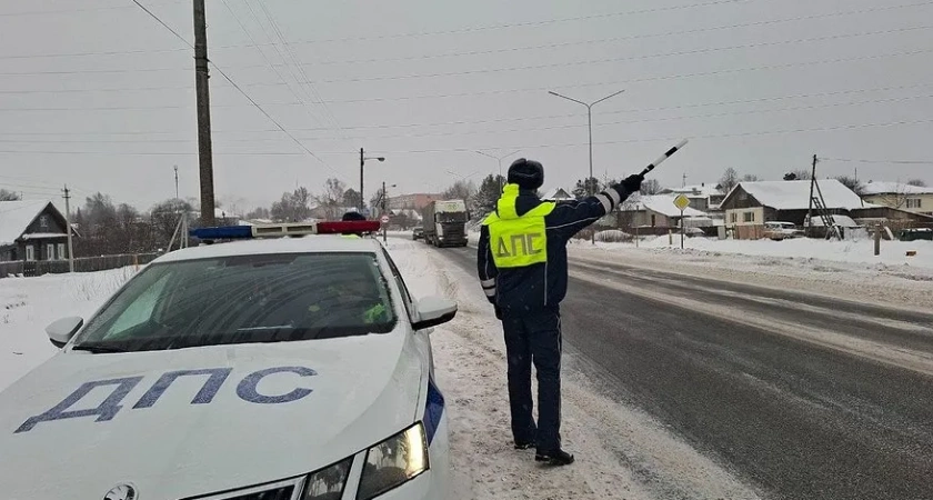 Водителей стали штрафовать прямо в пробке на дороге: вот за что можно отхватить штраф от ГАИшника