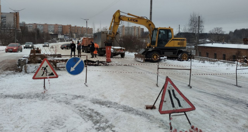 В Кирово-Чепецке на улице 60 лет Октября временно ограничили движение