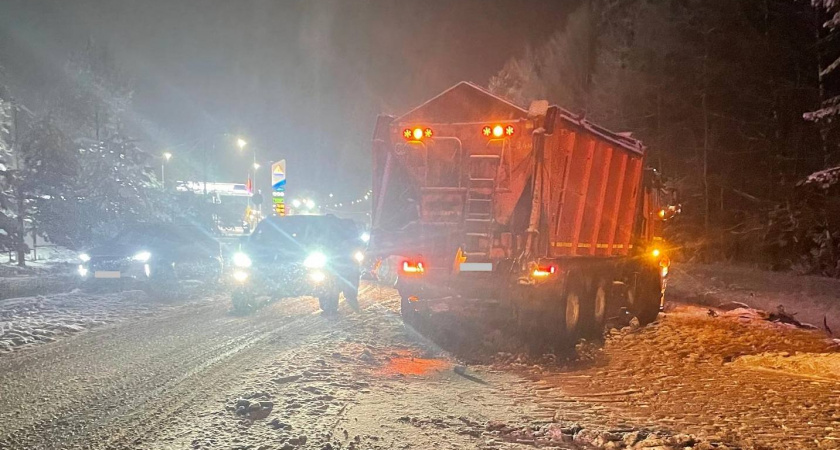 Тройное ДТП с грузовиком произошло на трассе в Кирово-Чепецком районе