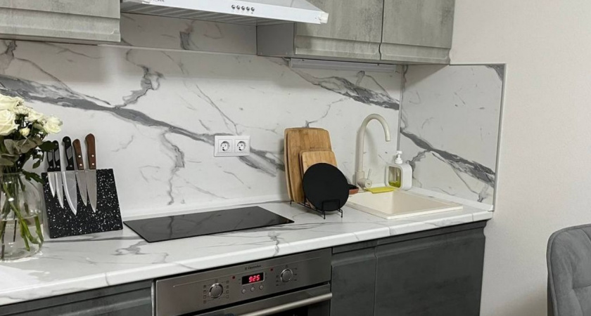 Старая розетка - угроза всему дому: греется годами, а вы об этом даже не узнаете. Вот куда смотреть