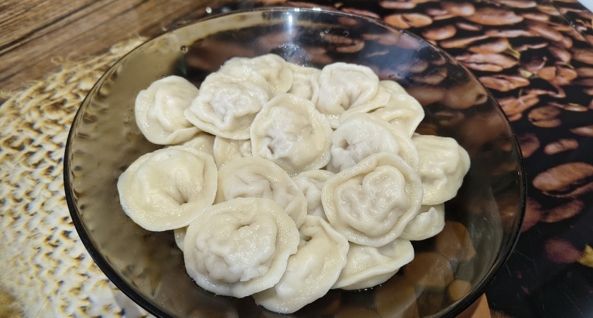 Первый закон идеальных пельменей: 2 нюанса, и тесто становится тонким, как салфетка, а начинка - сочной