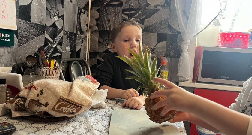 Перестаньте выбирать ананас «на глаз»: 5 признаков сладкого плода, которые реально работают