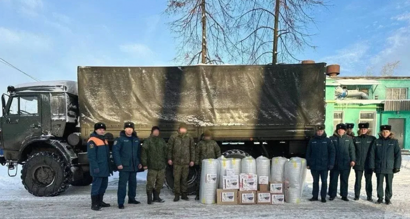 Кировские спасатели отправили гуманитарную помощь участникам СВО