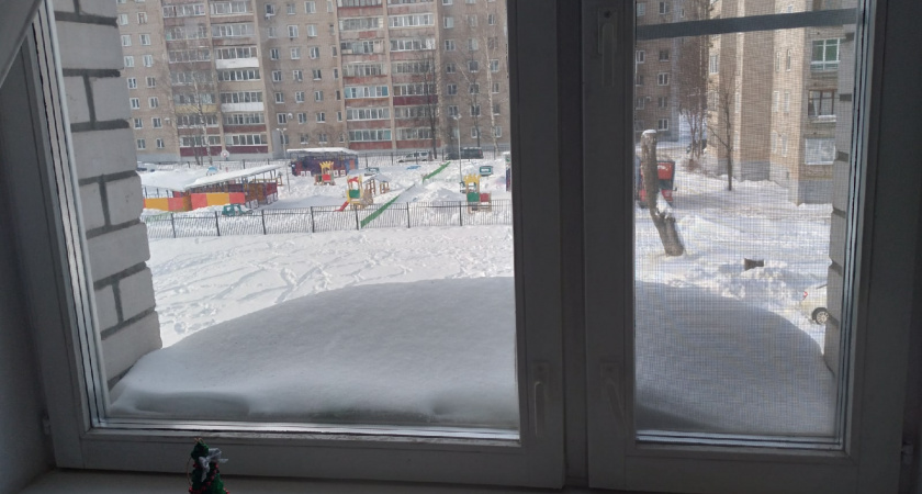 Почему утеплённые пластиковые окна зимой плачут и промерзают: снял откосы и обнаружил главную ошибку 90% установщиков