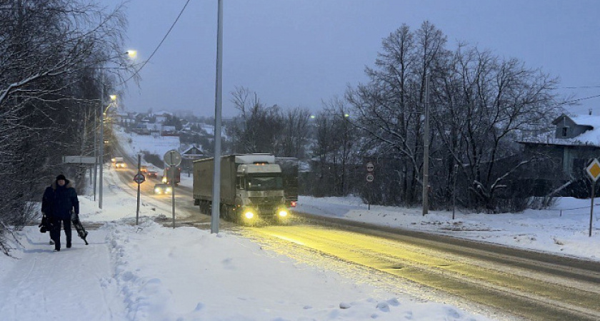 В Кирово-Чепецком районе вдоль региональной трассы установлено уличное освещение