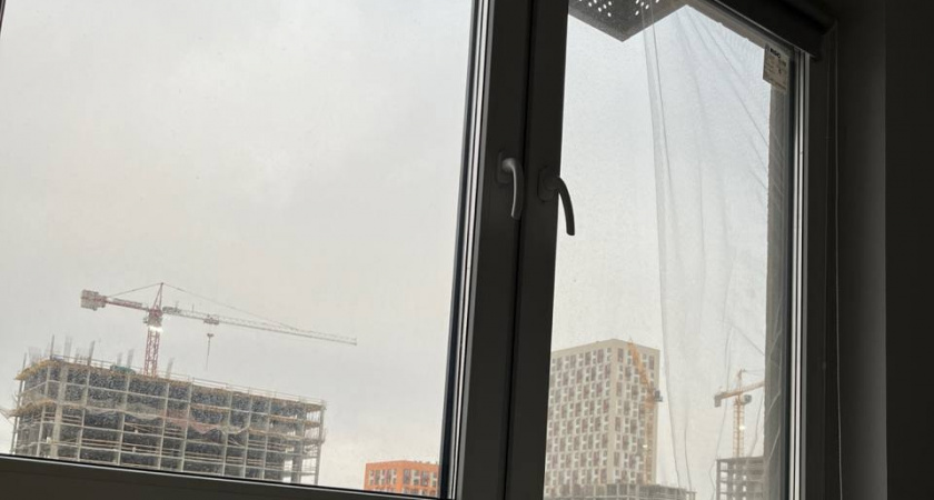 Подоконник больше не холодный, перестало дуть из стыков: сам справился, опыт строителя не нужен