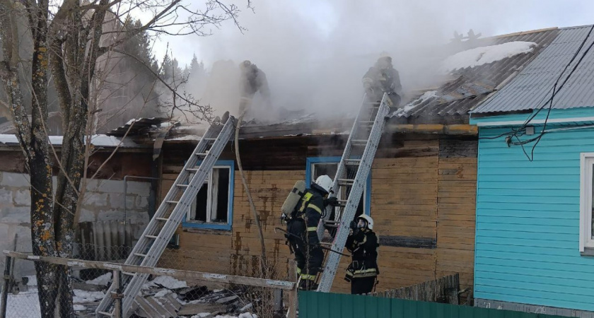 В Кирово-Чепецком районе вспыхнул огонь в частном жилом доме