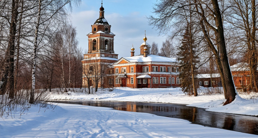 «Здесь мог бы быть курорт»: депрессивный городок с уникальной архитектурой, который просится на открытку