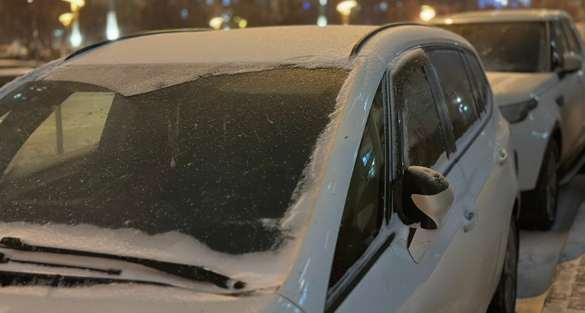 Утром во дворе только у меня лобовое стекло без наледи, снаружи и внутри: показываю, что делать, пока соседи мучаются