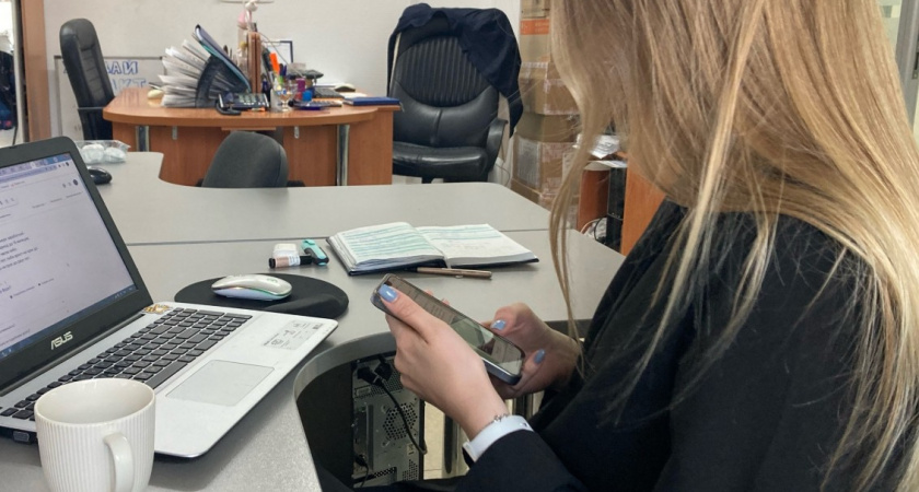 Бизнесмены и политики выбирают кнопочные телефоны - и вот почему. Реальная польза "звонилки" 