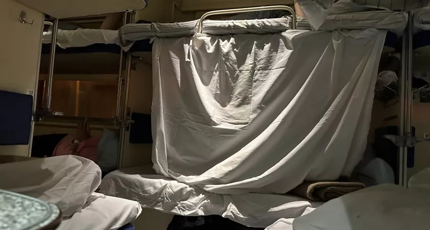 Признания проводницы РЖД: за занавесками в плацкарте охи-вздохи, и каждый рейс у пассажиров что-нибудь пропадает