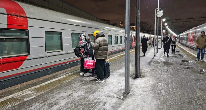 Выкупила нам с сыном все купе, а проводница взяла и посадила к нам трех вахтовиков - это что за новые правила от РЖД