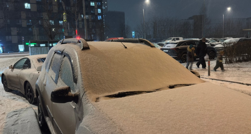 Что можно, а что строго-настрого запрещено делать, если примерзла дверь в авто. Запомните раз и навсегда 